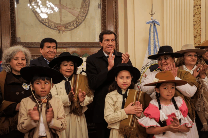 SADIR Y MUJERES GAUCHAS HONRARON LOS SÍMBOLOS PATRIOS