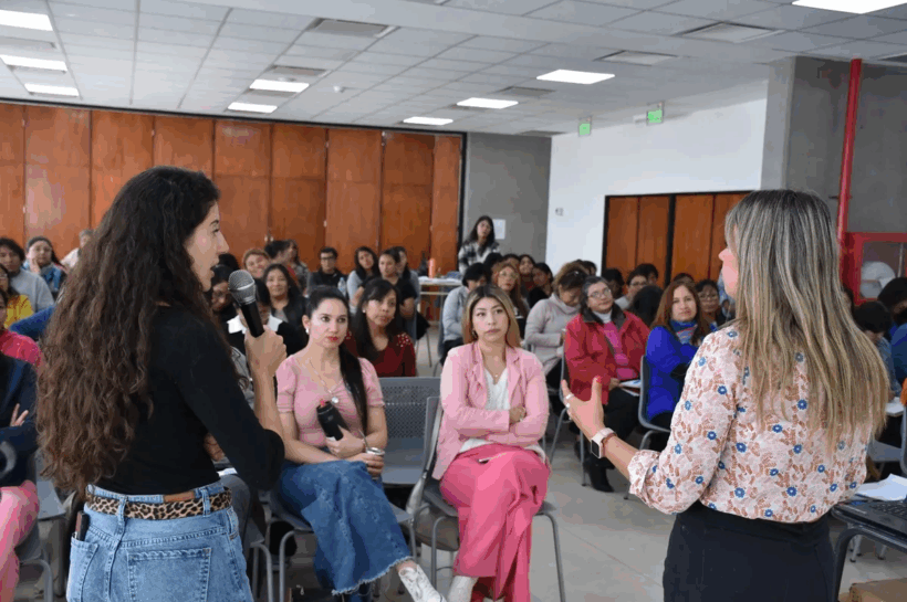 EDUCADORES COMUNITARIOS SE CAPACITAN EN PREVENCIÓN Y CUIDADO DE LA SALUD MENTAL