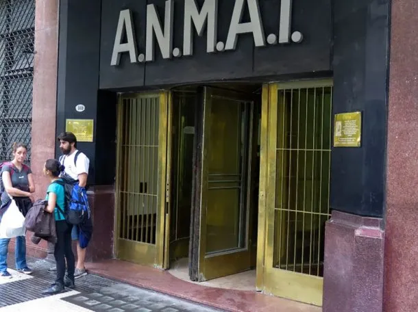 ANMAT PROHIBIÓ UN SUPLEMENTO DIETARIO A BASE DE MIEL Y UNA MARCA DE PASAS DE UVA